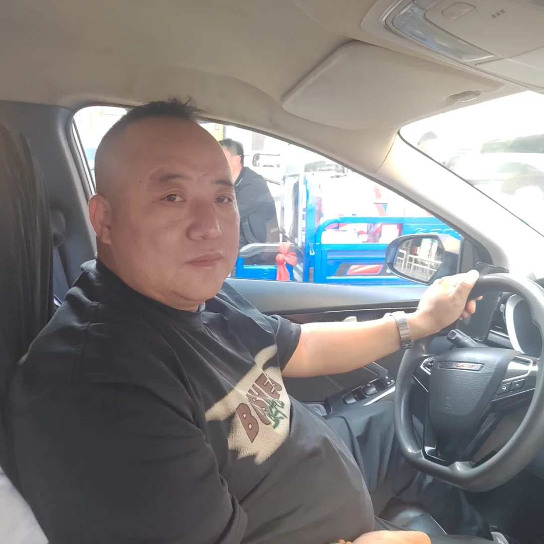 亿策略 大学生凌晨突发心疾路边拦车求救 呼和浩特“的哥”闯红灯送其就医｜看见正能量