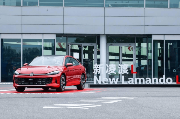 粤有钱 全新凌渡L购车指南：2.0T入门版兼顾性能与性价比，1.5T实用款更贴家用